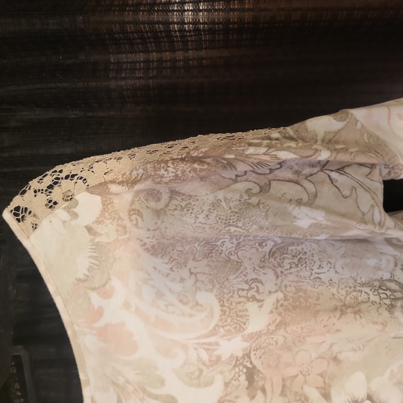 Top - Picture 2 of 2